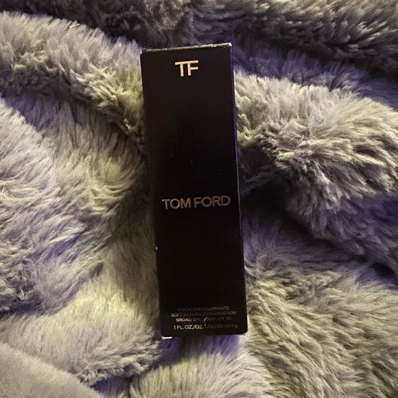 Tom Ford Cream Foundation Luxurious Radiant Finish - Picture 5 of 6